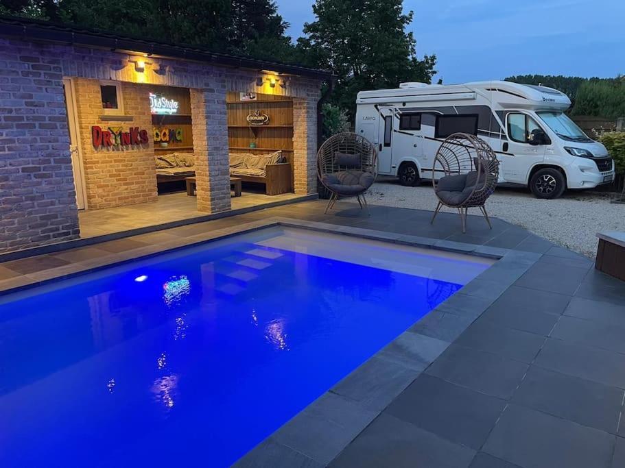 ホテル Camper Met Sauna En Zwembad In De Rand Van De Vlaamse Ardennen Haaltert エクステリア 写真
